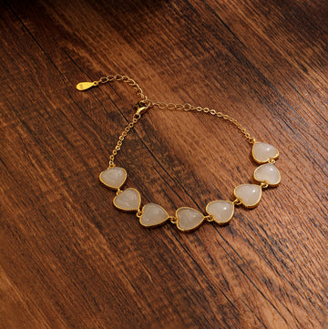 The heart-shaped gold-inlaid Hetian Jade bracelet